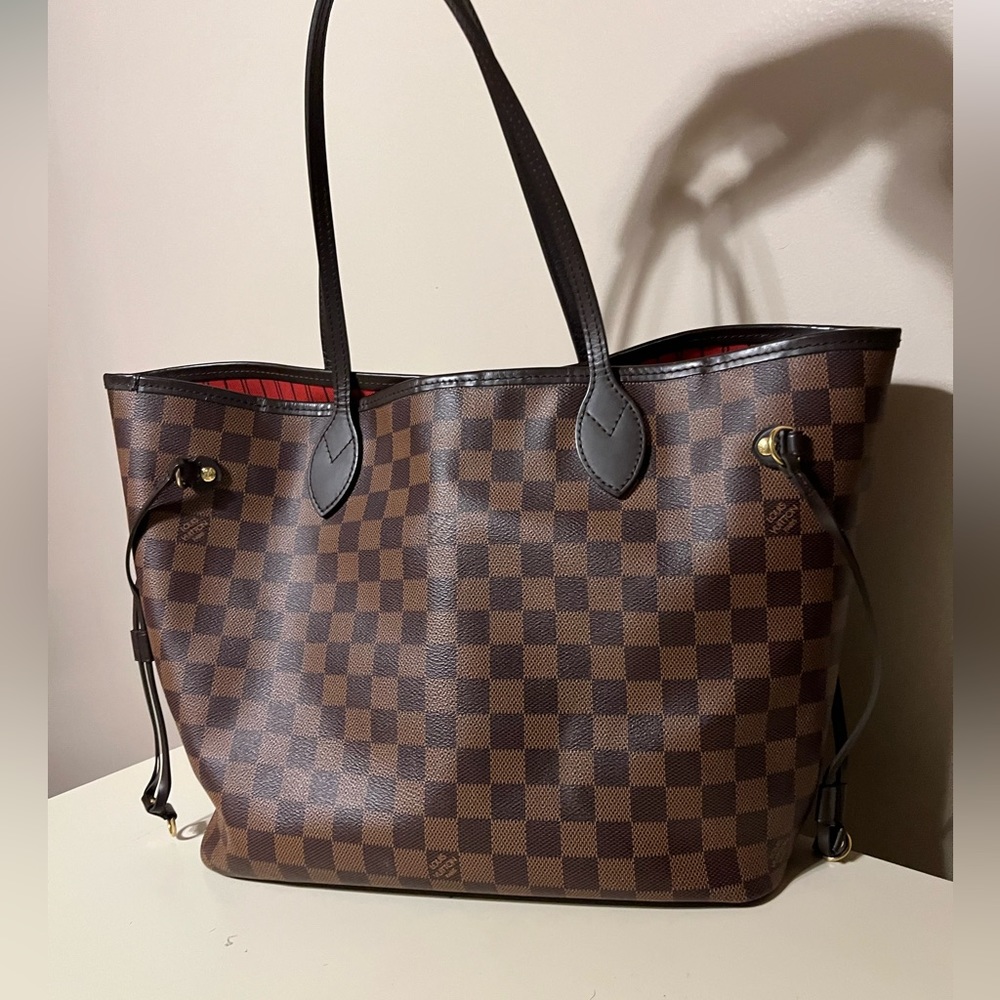 Louis Vuitton Neverfull authentic box&dust bag along w/ all the papers